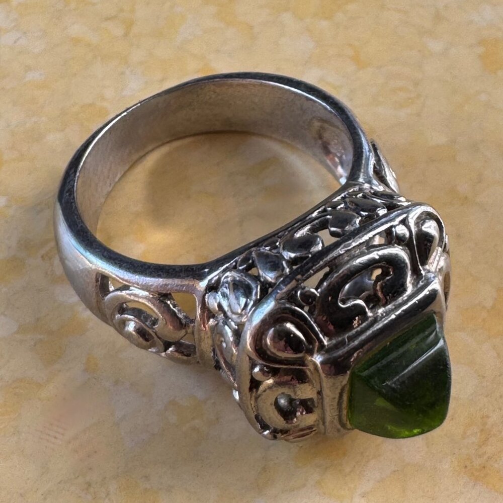 Vintage Sterling Filigree Dome Ring Lime Green Pointed Cabochon Bohemian SZ 6.5 - Picture 4 of 10